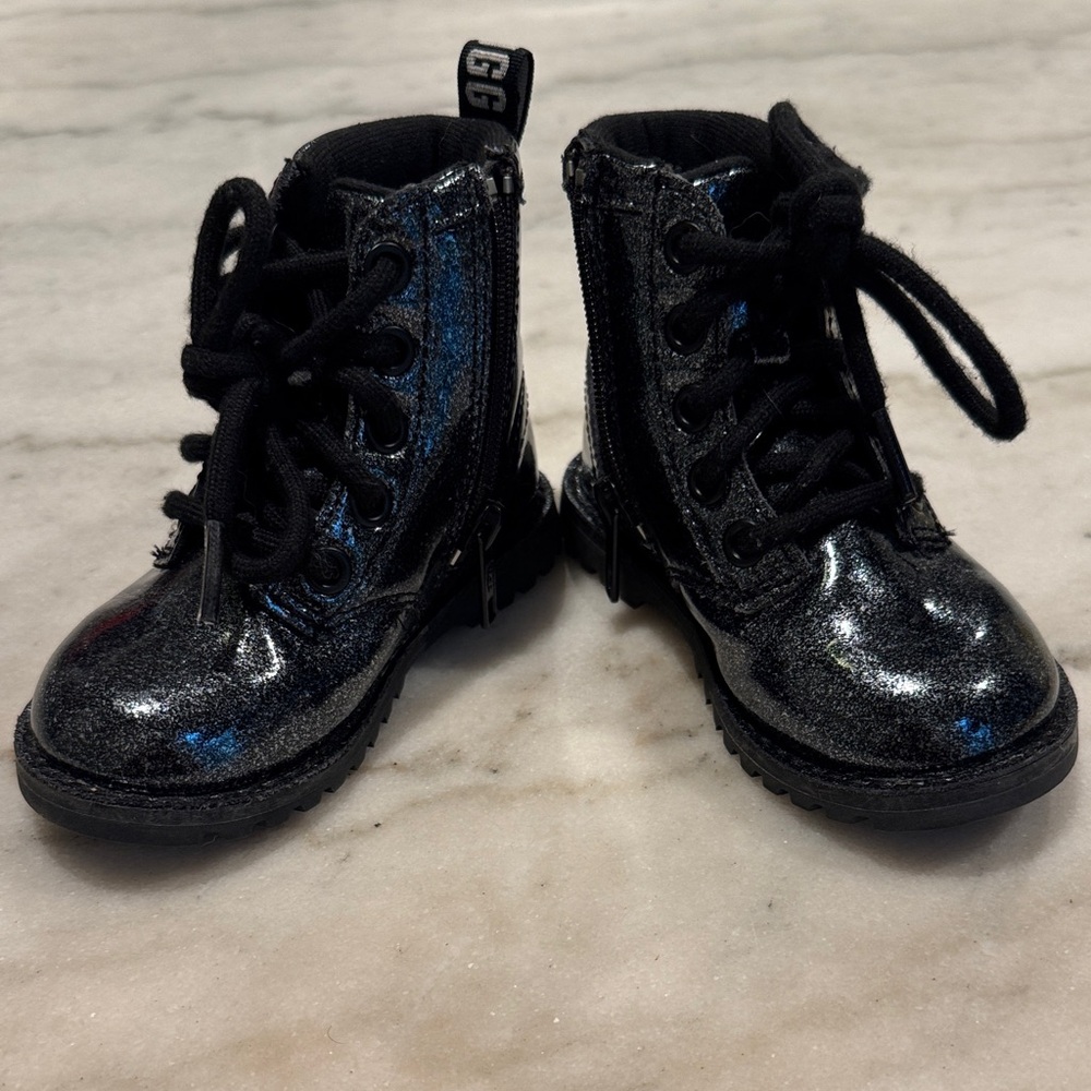 UGG - Picture 3 of 7